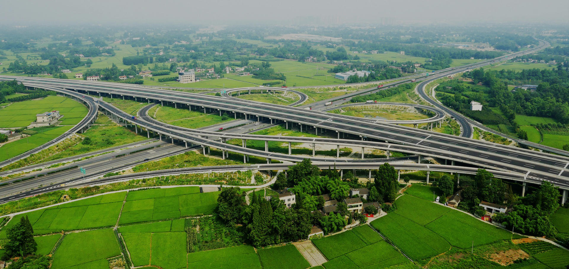 以百年基业为梦，以群策之力铸帆，建一项工程，竖一座丰碑