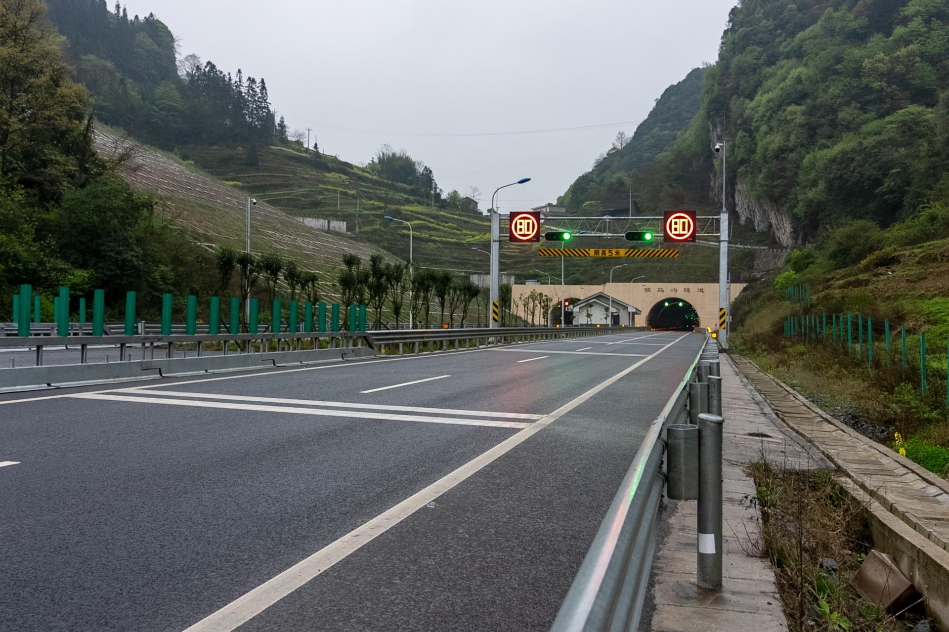 叙威高速公路1